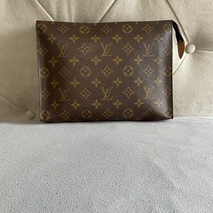 ❌SOLD❌ Louis Vuitton Vintage Monogram Toiletry / Cosmetic bag
